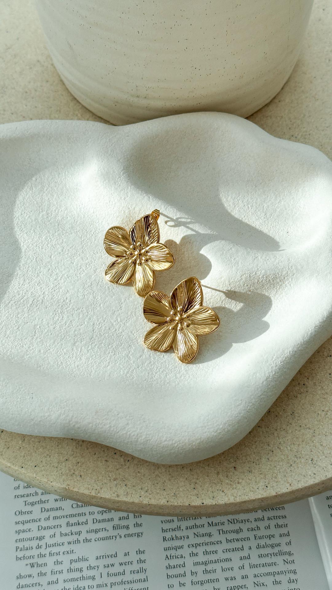 Lexi | Flower-Shaped Earrings with Gold Coating