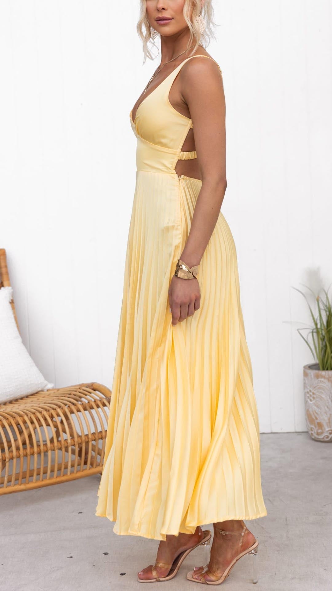 Lucy | Maxi Dress with Pleated V-Neck