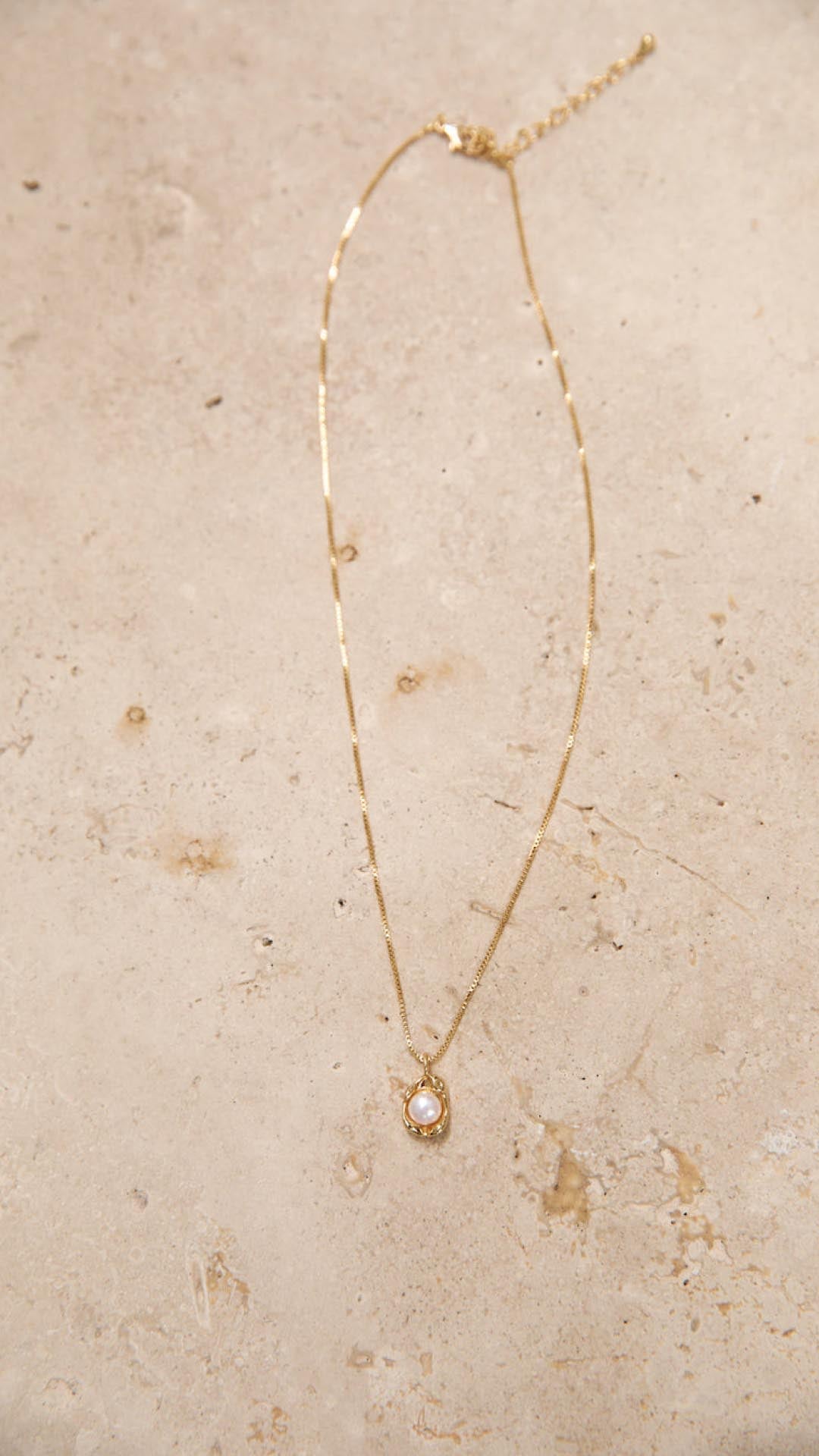 Bailey | Gold Necklace with Pearl