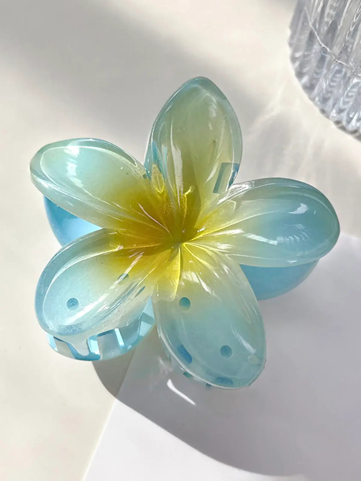 Brooklyn | Shiny Flower-Shaped Hair Clip