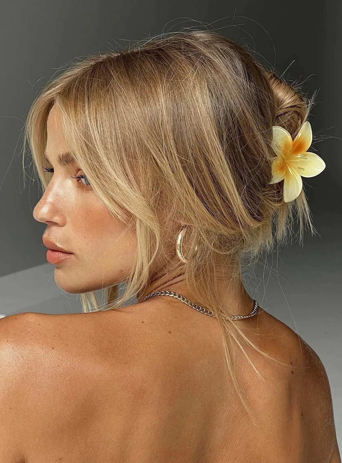 Brooklyn | Shiny Flower-Shaped Hair Clip