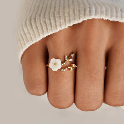 Kaia | Floral Ring
